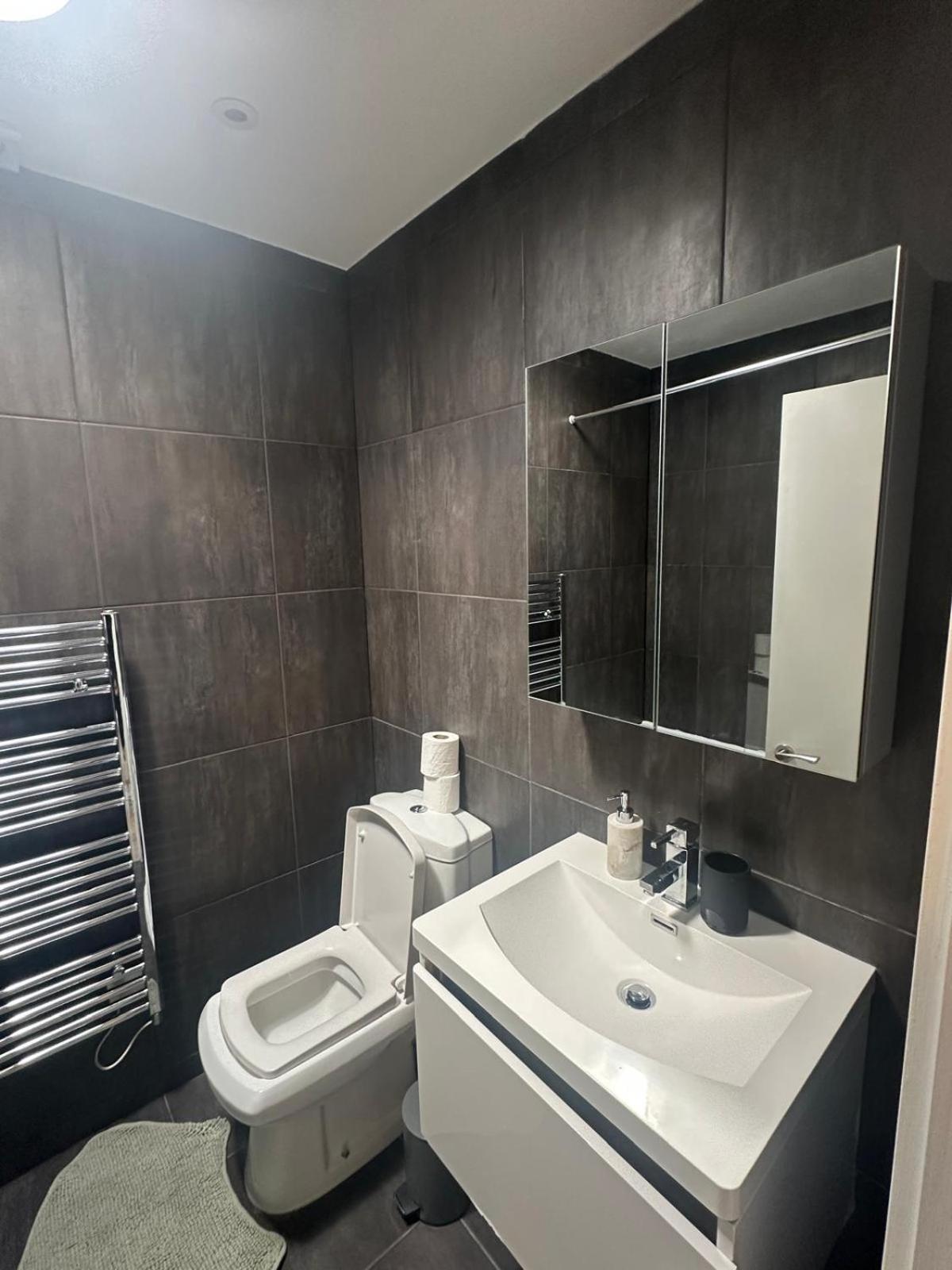 Stunning Floor 3 Bedrooms Heart Of Apartment *